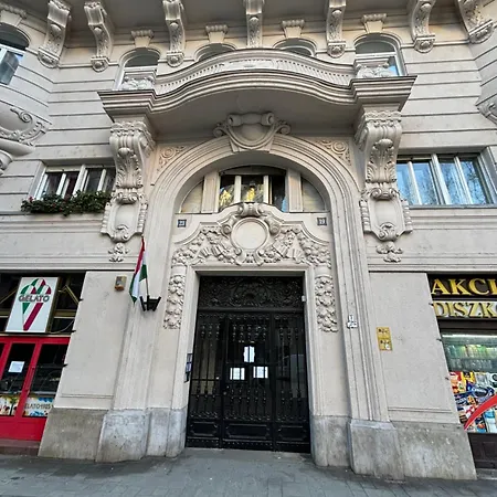 Downtown Royal De Lux *