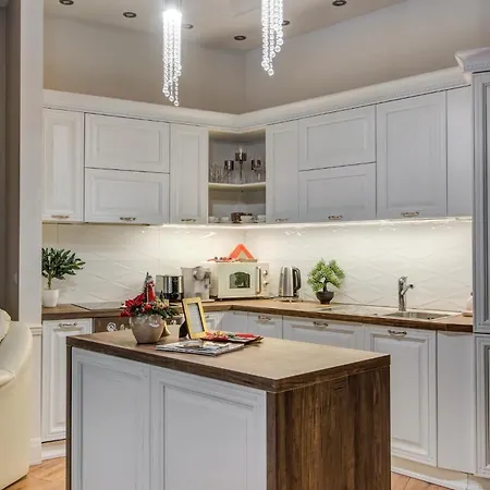 Downtown Royal De Lux