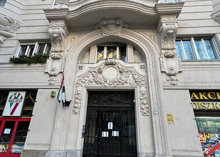 Downtown Royal De Lux *